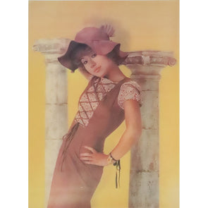 7 ANDREW - Pinup Postcard/Greeting Card (Flicker Lenticular) - 'Hat - no Hat' - c.1960s 3dstereo 