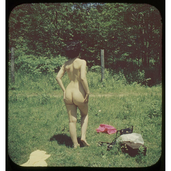 PinUp Nude Stereo Slide - Back Pose in the Grass - Cardboard Mount - 1950s - vintage 3Dstereo.com 
